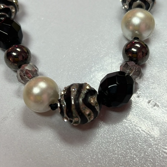 WHITE HOUSE BLACK MARKET JEWELRY MATCHING SET- NECKLACE, 2 BRACELETS & EARRINGS - Picture 7 of 15